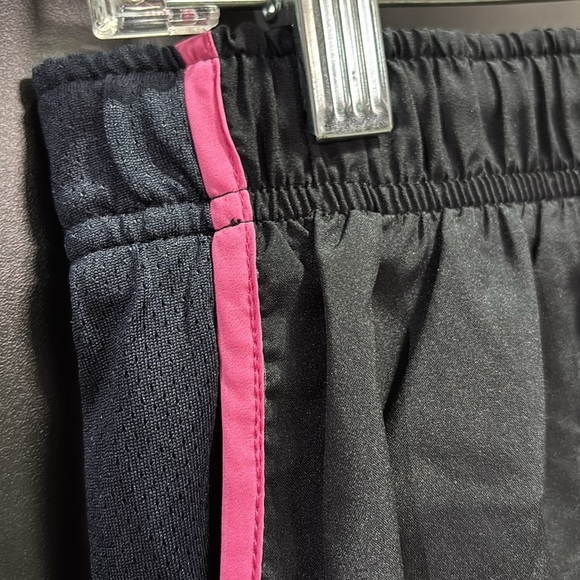 Nike Dri-Fit Running,panty lined,elastic drawstring waist,mesh side panel - Picture 3 of 8